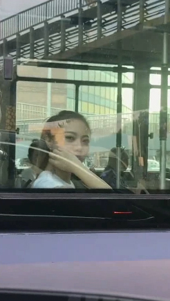 公交美女留微信